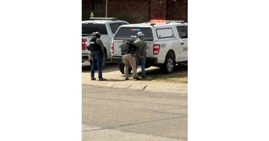  Frontier County Sheriffs Office Deputy Attempted to Stop a Lincoln County Man on a Warrant. 