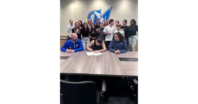 Laia Izquierdo Altimira Signs with Manhattan University
